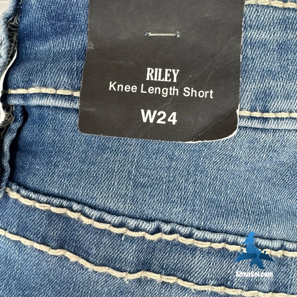 1237 NWT True Religion Riley Knee Length Bermuda Jean Shorts - W24 - Medium Wash